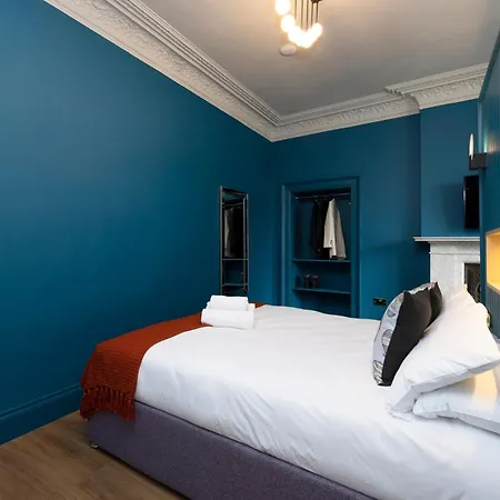 30 Castle Street 3*
