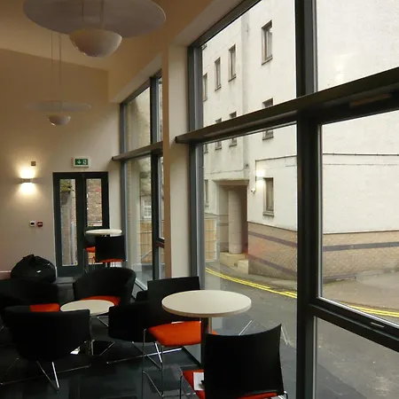 Joivy Affordable 2, 4, 5 And 6 Bed Private Flats, In Historic Old Town (adults Only)