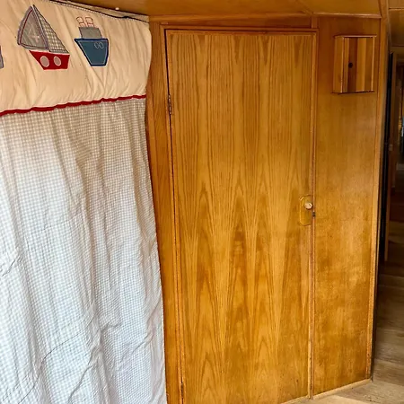 - Houseboats 4* אדינבורו