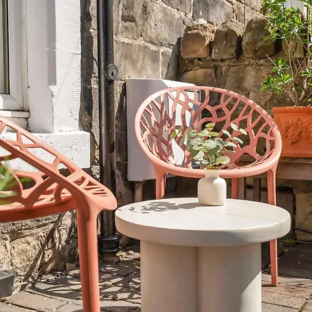 아파트 Cozy With Character Vibrant Style Flat At Leith Links Park