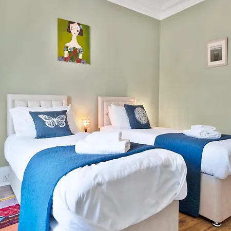 아파트 Cozy With Character Vibrant Style Flat At Leith Links Park