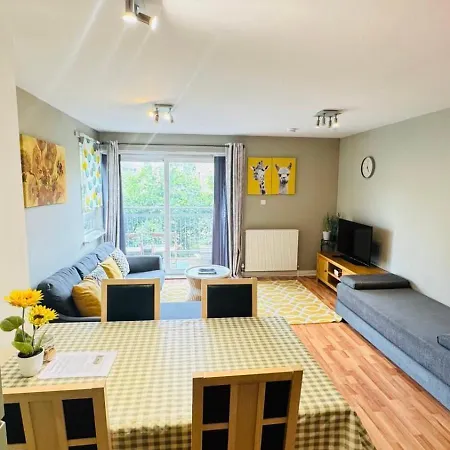 Spacious Near Royal Mile With Free Parking, Lift And Sunny Balcony