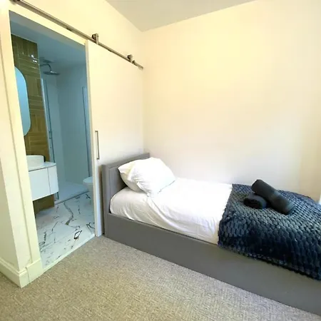 Every Comfort, New Luxury Renovation, Perfect Location, Live Like A Local