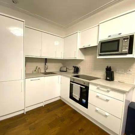 Apartment Every Comfort, New Luxury Renovation, Perfect Location, Live Like A Local *