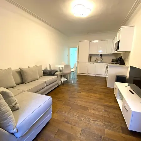 Every Comfort, New Luxury Renovation, Perfect Location, Live Like A Local Appartement Edinburgh