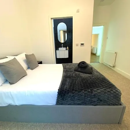 Every Comfort, New Luxury Renovation, Perfect Location, Live Like A Local *