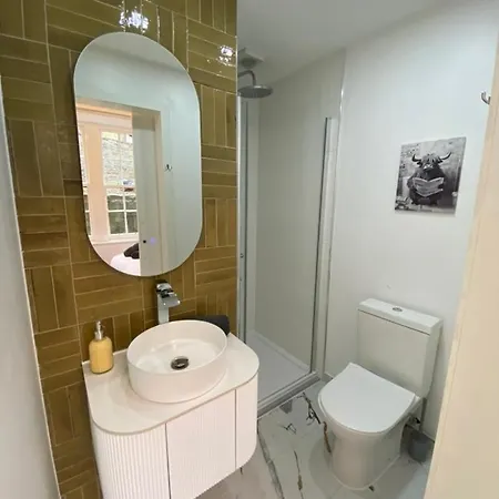 Every Comfort, New Luxury Renovation, Perfect Location, Live Like A Local * Edinburgh