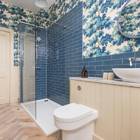 West End Townhouse 3*