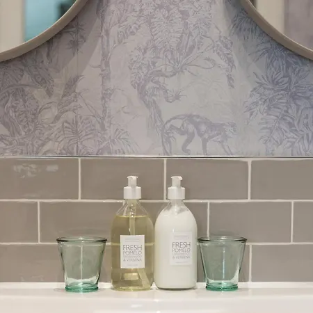 Bed & Breakfast West End Townhouse 3*