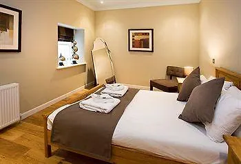 St Giles 4*