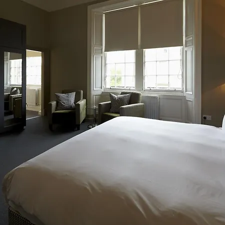 B+B Edinburgh Hotel 4*
