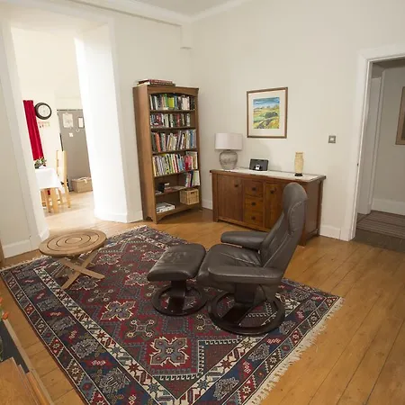Bed & Breakfast Doris Crook Edinburgh