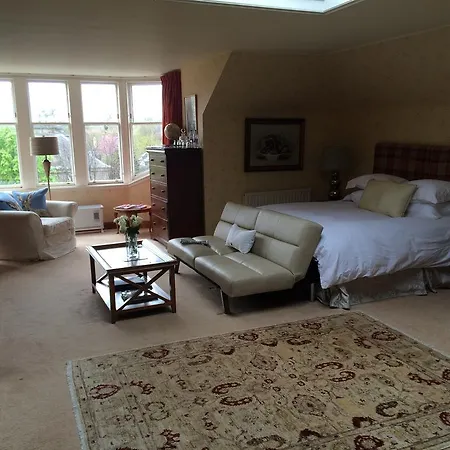 Claremont House 5*