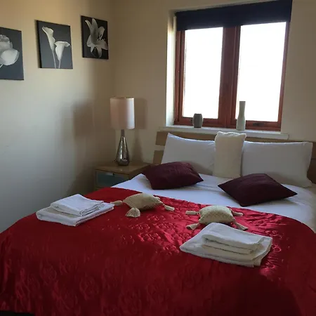 Lochend Apartment *