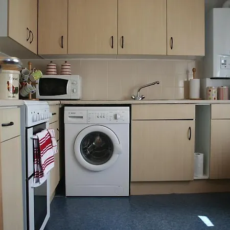 3/8 Whyte Place Apartment *