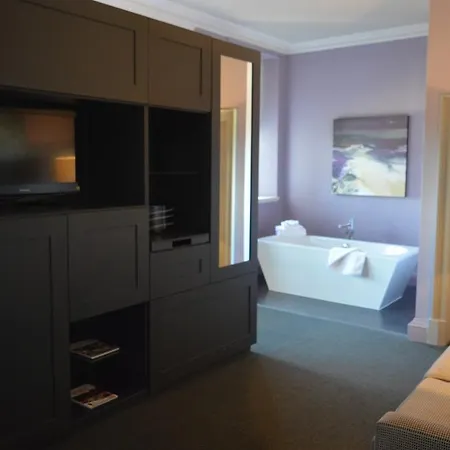 B+B Edinburgh Hotel 4*