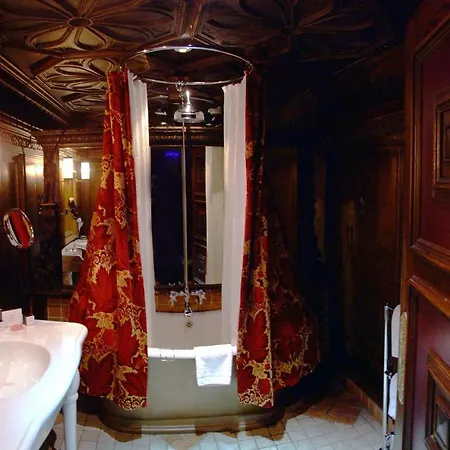 Hotel The Witchery By The Castle Edinburgh