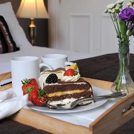 ゲストハウス Queens 4*