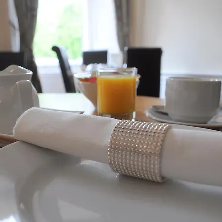 ゲストハウス Queens 4*