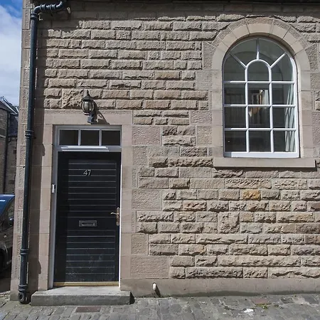 Capital Retreats - Hill Street Lane