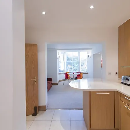 Capital Retreats - Hill Street Lane