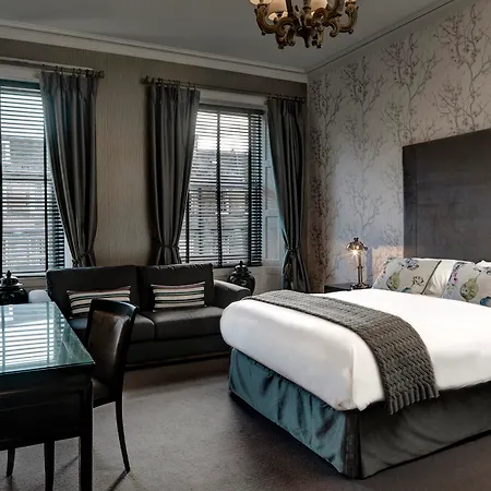 Отель Nira Caledonia 4*