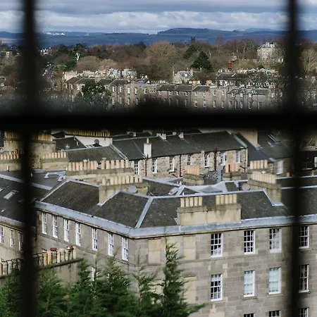 Nira Caledonia Hotel 4*