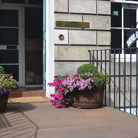 Dene Guest House, New Town 3*