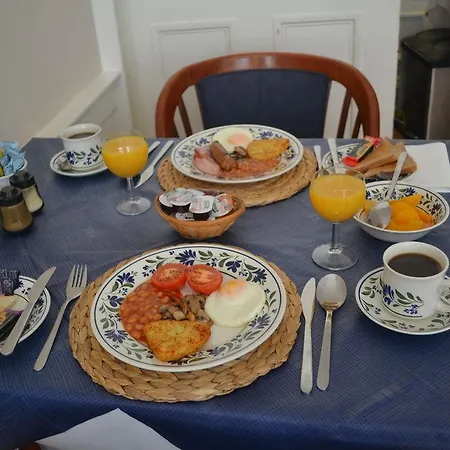 Dene Guest House, New Town 3*