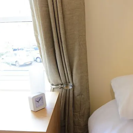 Annandale Street Quiet Central Family With Parking Lägenhet