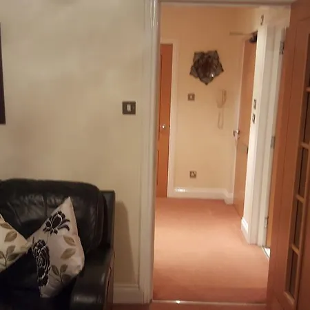 Penthouse Sleeps 11 * Edinburgh