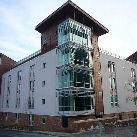 Hotel First Holland House 2*