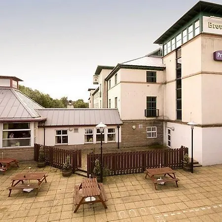 Premier Inn Edinburgh Hotel 3*