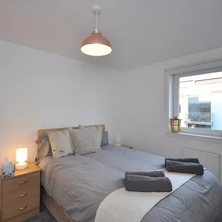 Quiet Spacious And Modern Sleeps 4 Appartement