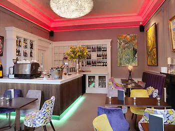Hotel 24 Royal Terrace 4*