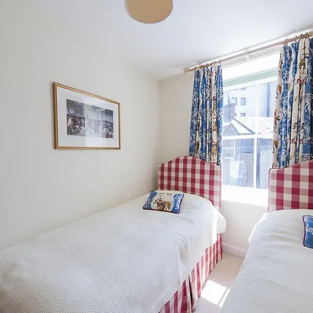 Belford Mews 公寓 *
