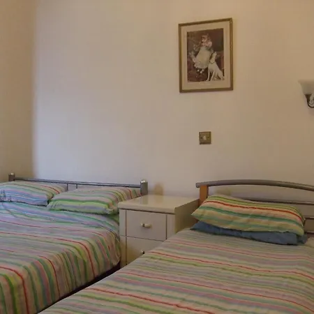 Swan Lake Bed & Breakfast 3*