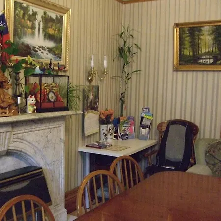 Bed and Breakfast Swan Lake 3*