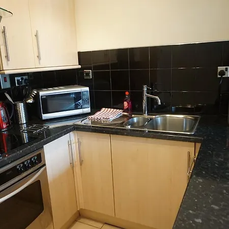 Central Flat 20 *