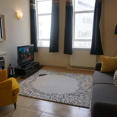 Central Flat 20 *