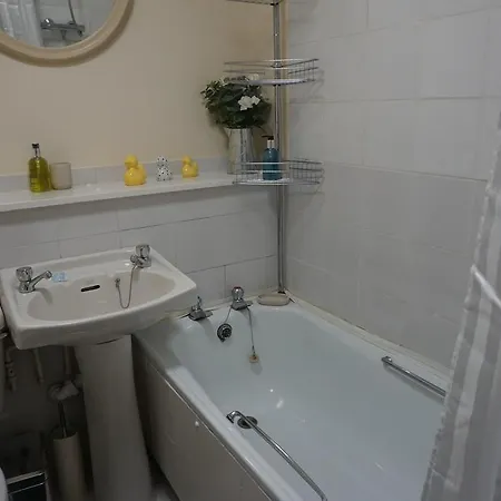 Central Flat 20 *