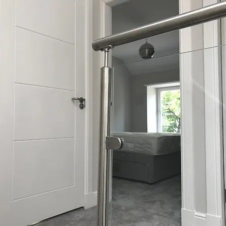 Capital Retreats - Dewar Place Lane *