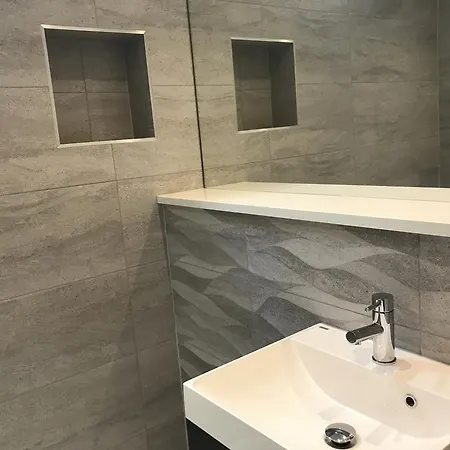 Capital Retreats - Dewar Place Lane Apartment Edinburgh