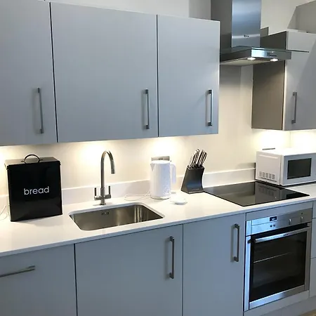 Capital Retreats - Dewar Place Lane Apartment *