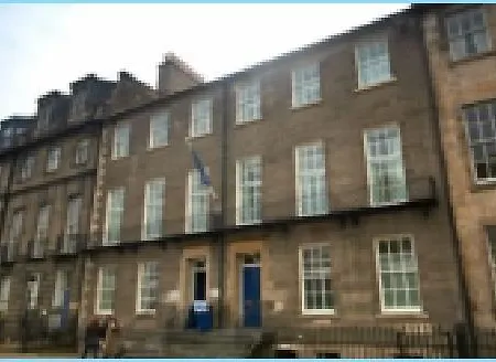 Travelodge Queen Street 3*