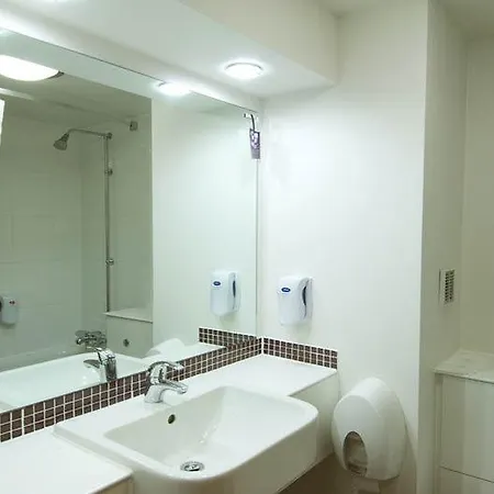 Premier Inn Edinburgh 3*