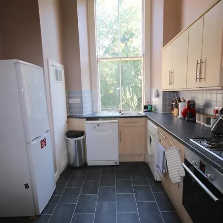 Glencairn Crescent *