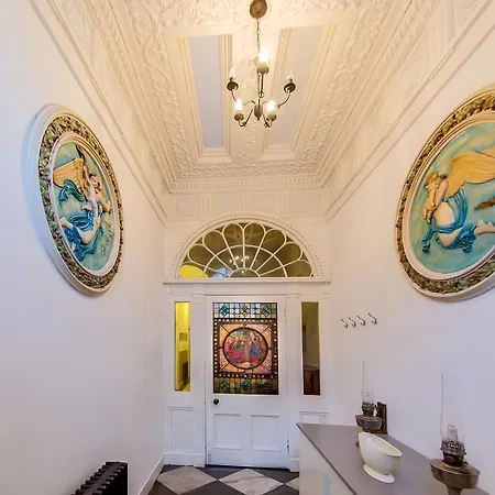 Merchants Retreat Apartment