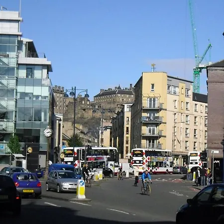 3 Bedroom Centre In Lauriston Place Apartment Edinburgh