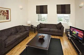 Apartmanhotel St Giles 4*